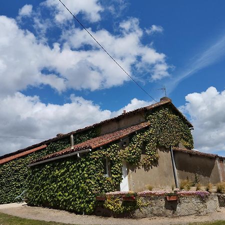 Maison Au Calme Avec Vue Etang Clesse  Extérieur photo